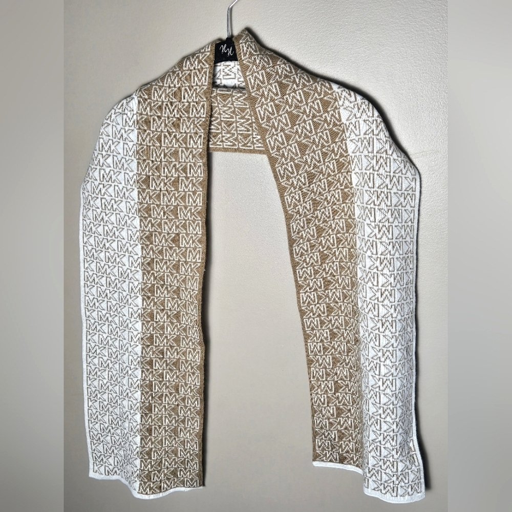 Michael Kors All Over Logo Elevated Everyday Layering‎ Knit Scarf